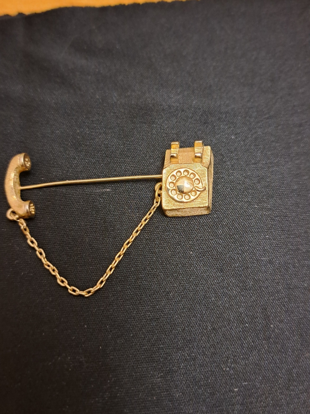 Avon Gold and Silver Novelty Brooch Set - Teapot, Telephone, Dog - Picture 3 of 5